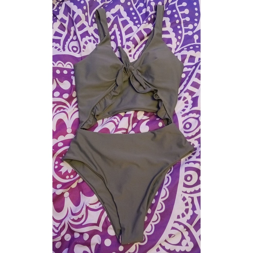 NEW Sexy Green Ruffle Detail Cutout Center Monokini One‎ Piece Swimsuit, Small